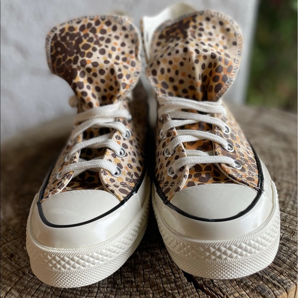 High-Top Chuck Taylor’s All Star - Picture 4 of 9